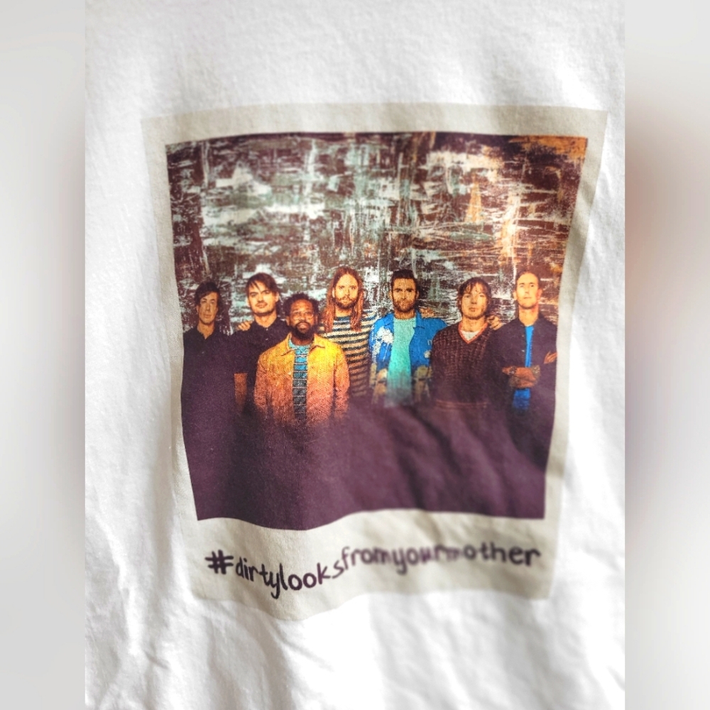 Maroon Five Concert Whitr T-shirt. Great Condition.‎